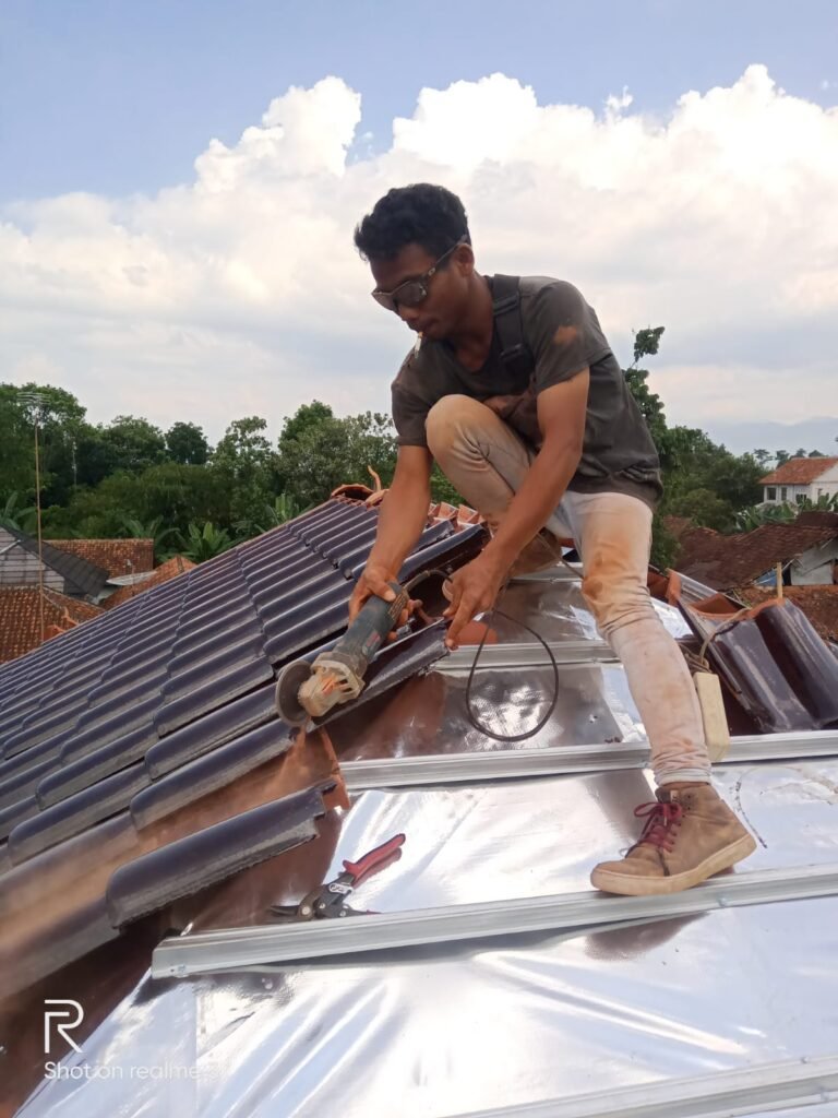 rezekibajaringan.com jasa pasang atap baja ringan tukang terdekat di Jakarta & sekitarnya 0132